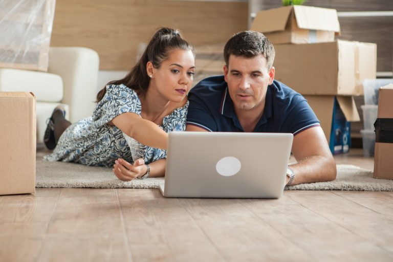 Cada vez más personas compran casa en la Costa Blanca a través de internet